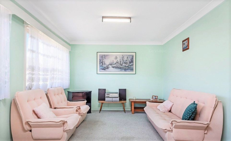 4 bedrooms House in 18 Larien Crescent BIRRONG NSW, 2143