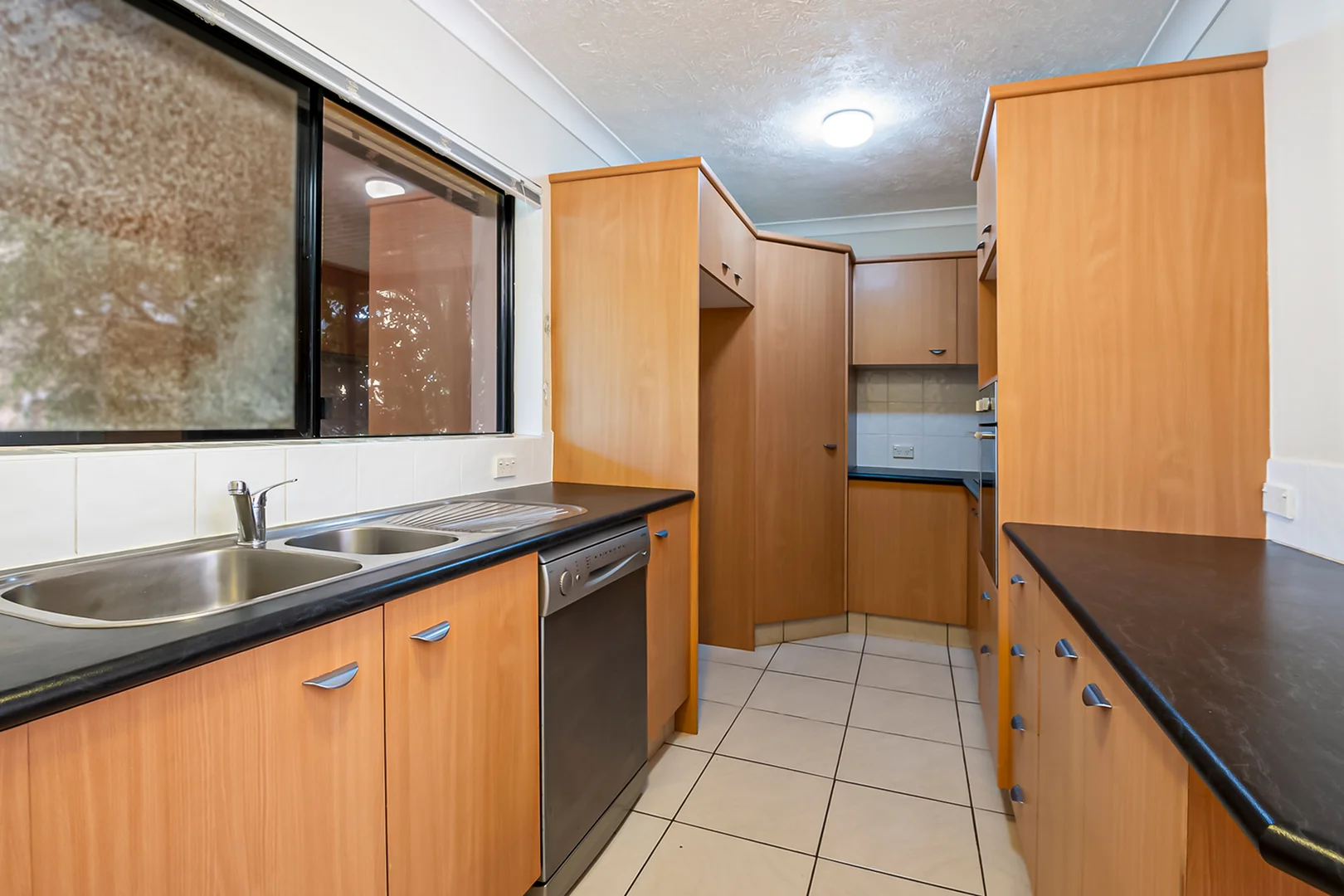 Additional image 5 of 1/10-12 Darrambal Street, Surfers Paradise QLD 4217