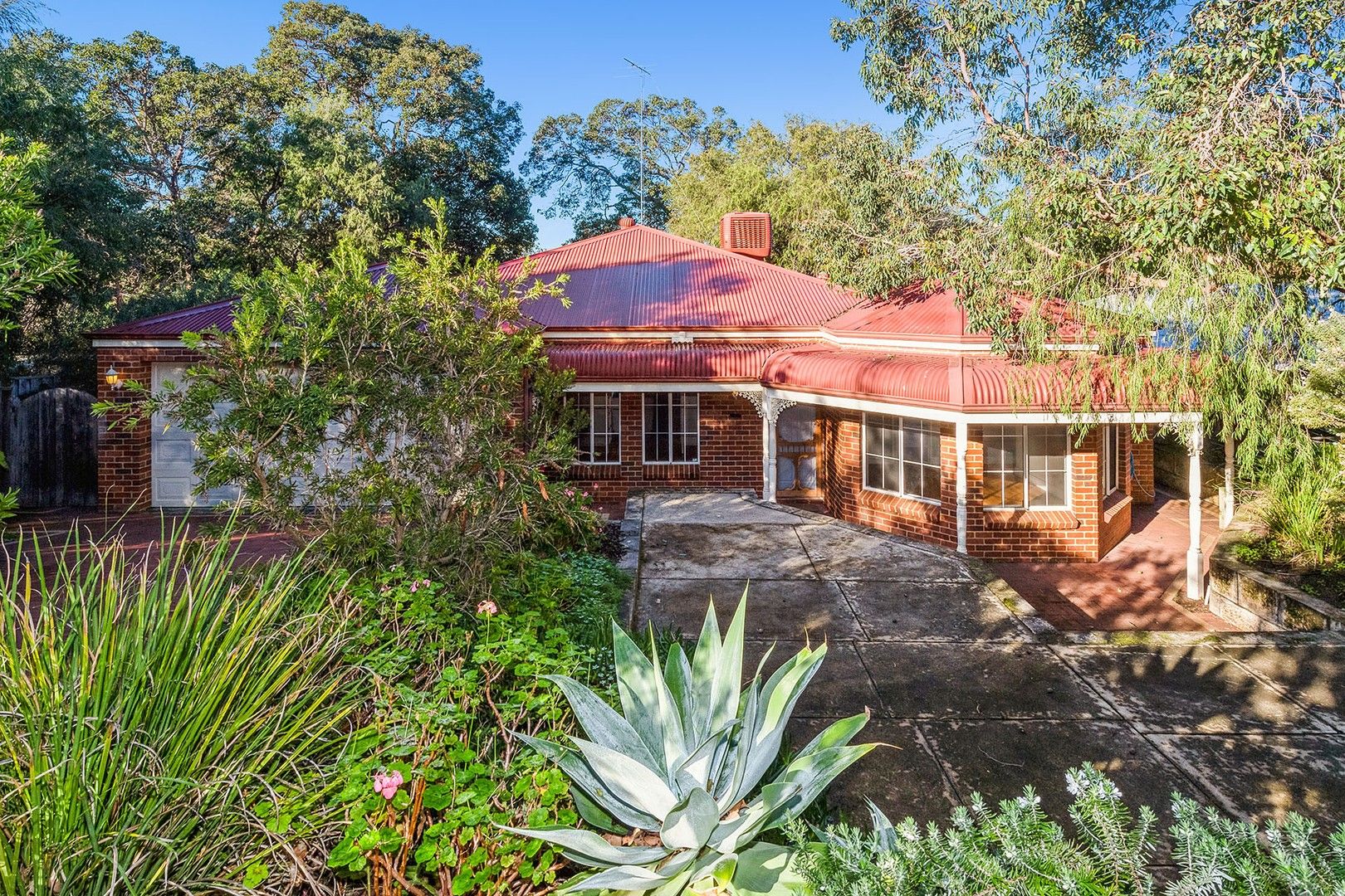 4 bedrooms House in 18 Chapman Road DAWESVILLE WA, 6211