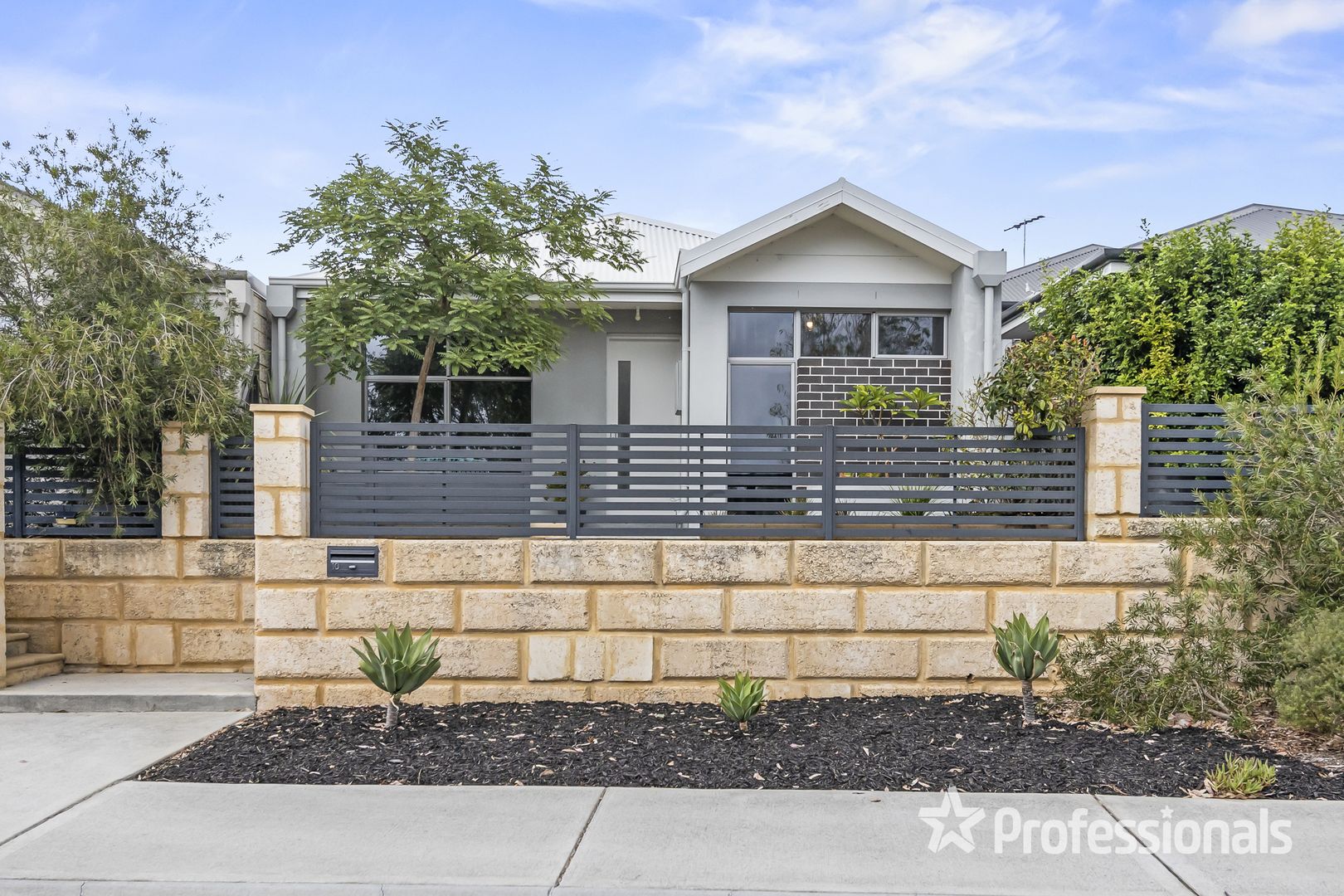 10 Luxhay Parkway, Aveley WA 6069, Image 2