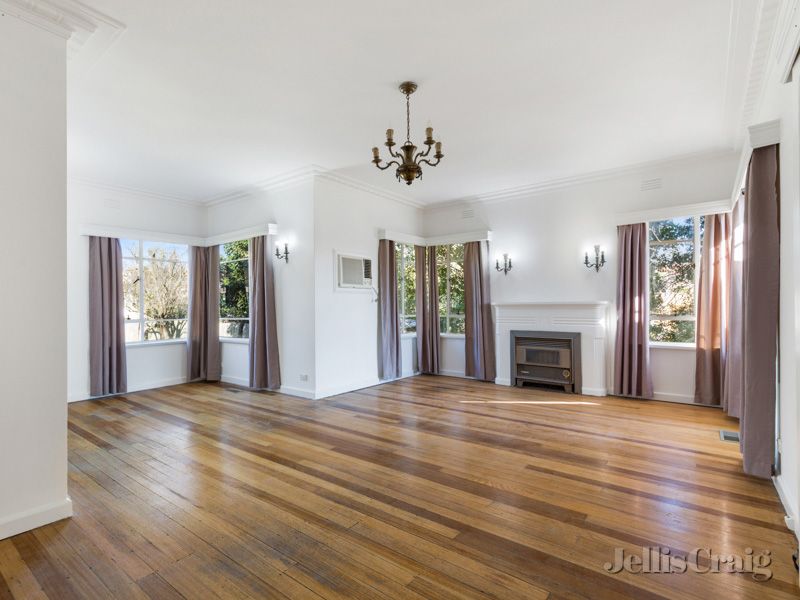 3 bedrooms House in 2 Hillview Road BALWYN NORTH VIC, 3104