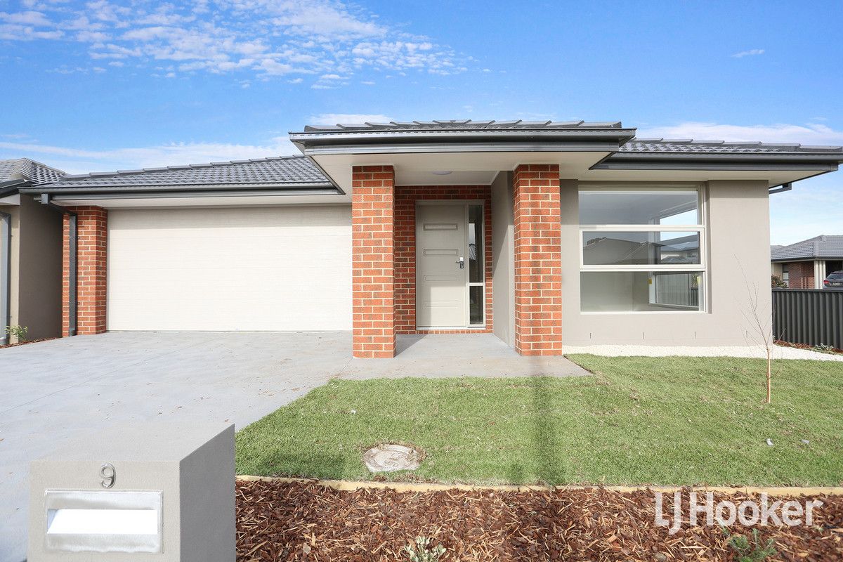 4 bedrooms House in 9 Abbeygate Drive WERRIBEE VIC, 3030