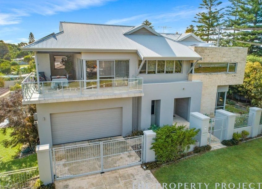 7 Peet Crescent, Trigg WA 6029, Image 0