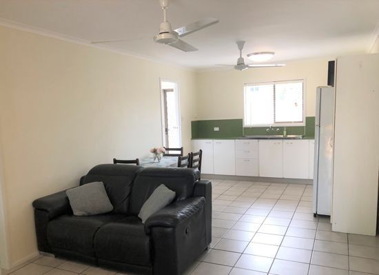 1/25 The Barons Drive, Andergrove QLD 4740, Image 2