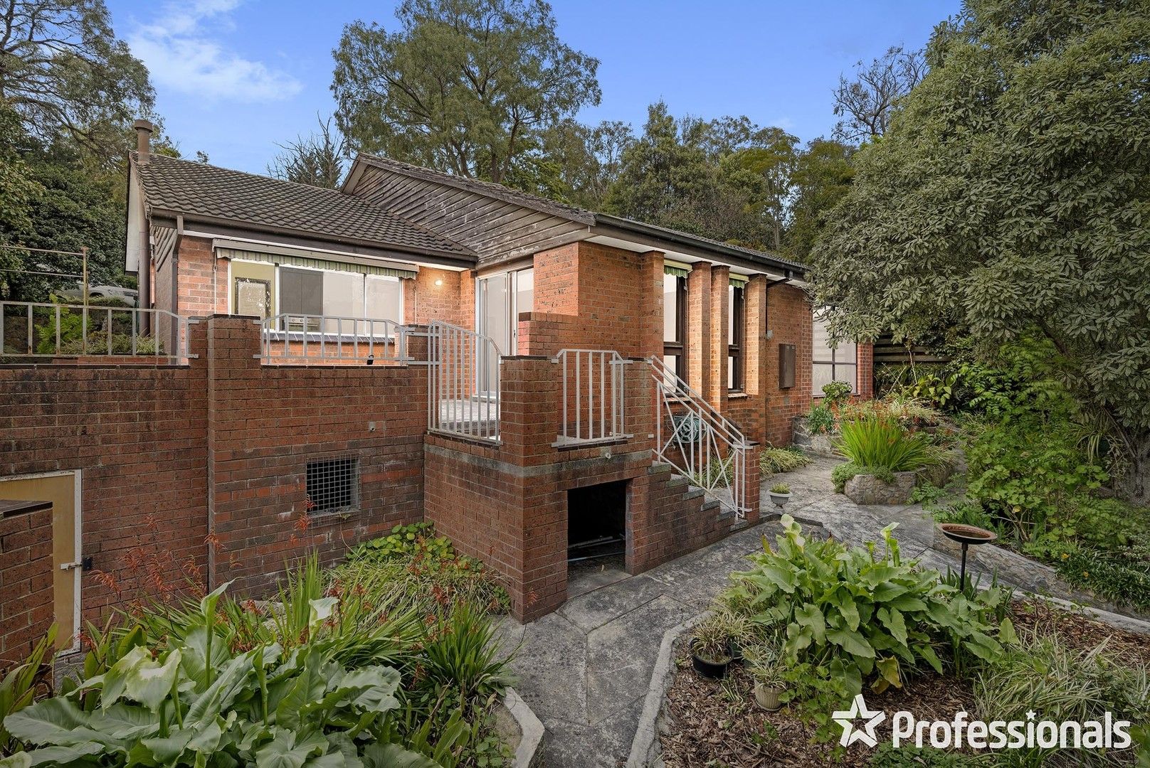 3 bedrooms House in 100 Commercial Road MOUNT EVELYN VIC, 3796