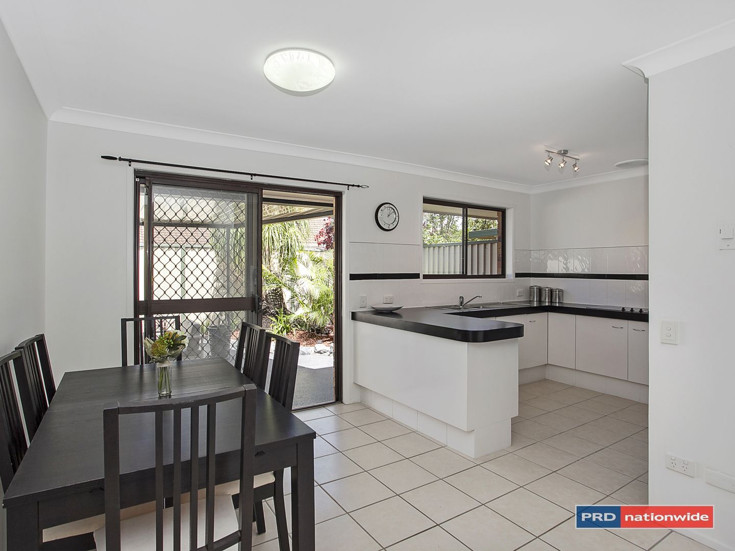 2/5 Greenleaf Close, Burleigh Waters QLD 4220, Image 1