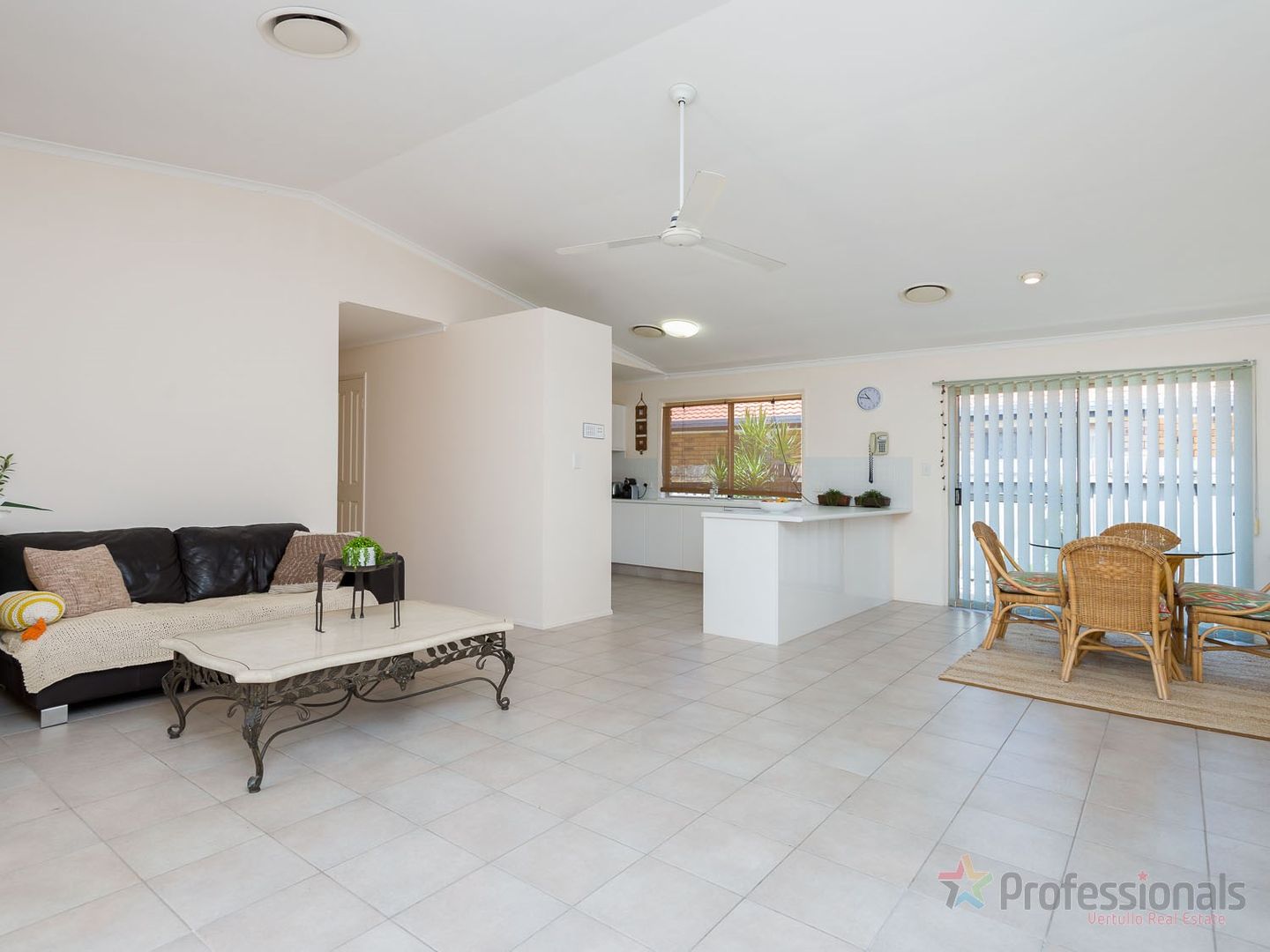 14 Gladiolus Court, Hollywell QLD 4216, Image 2