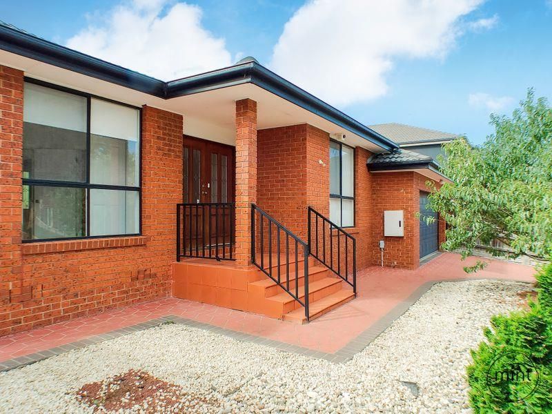 4 bedrooms House in 8 Charteris Grove EPPING VIC, 3076