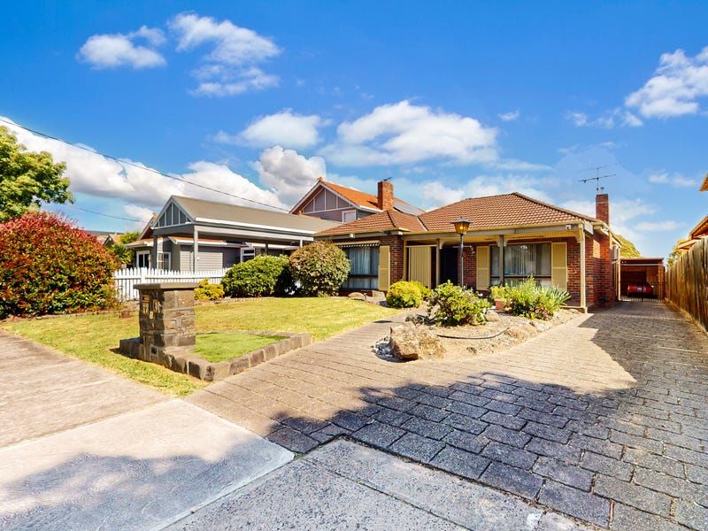 17 Balmoral Avenue, Strathmore VIC 3041, Image 0