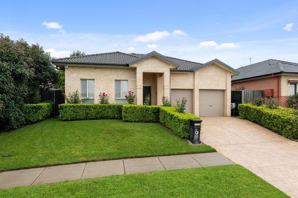 4 bedrooms House in 62 Adams Circuit ELDERSLIE NSW, 2570
