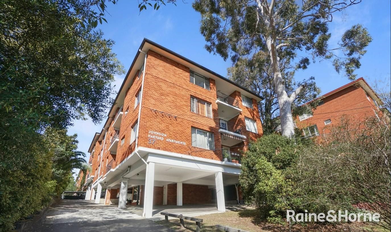 2 bedrooms Apartment / Unit / Flat in 1/37 MEADOW CRESCENT MEADOWBANK NSW, 2114