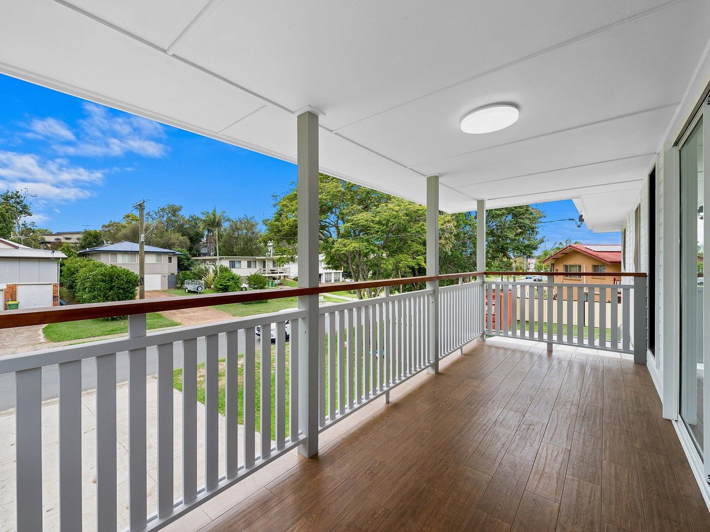 5 bedrooms House in 27 Bringelly Street ARANA HILLS QLD, 4054