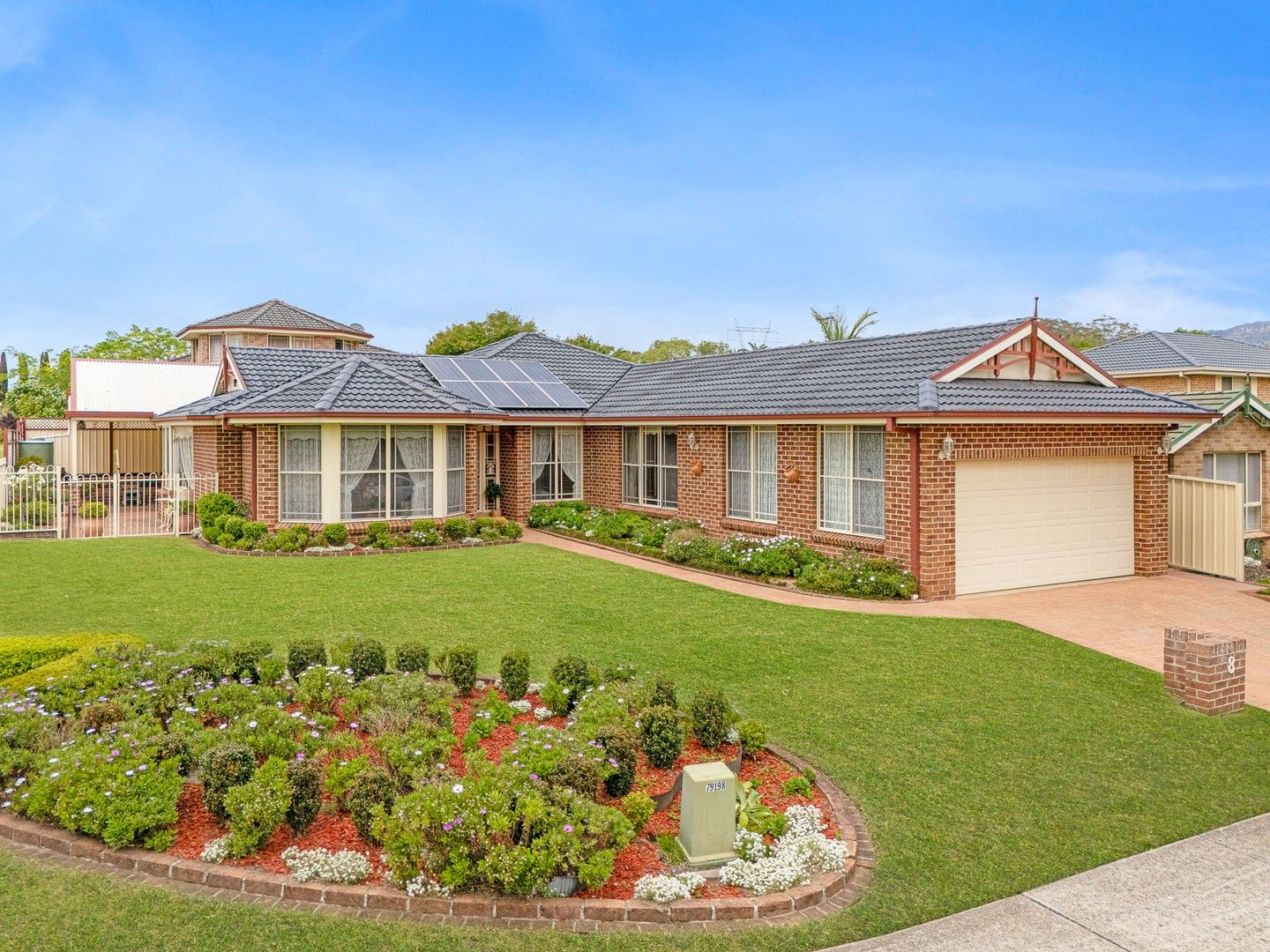 4 bedrooms House in 8 Kerang Court HORSLEY NSW, 2530