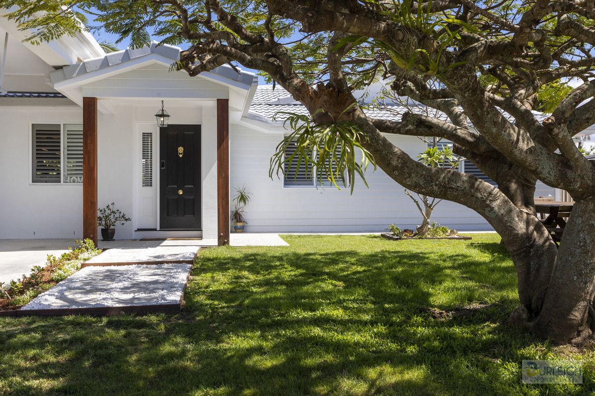 4 bedrooms House in 6 Falcon Court BURLEIGH WATERS QLD, 4220