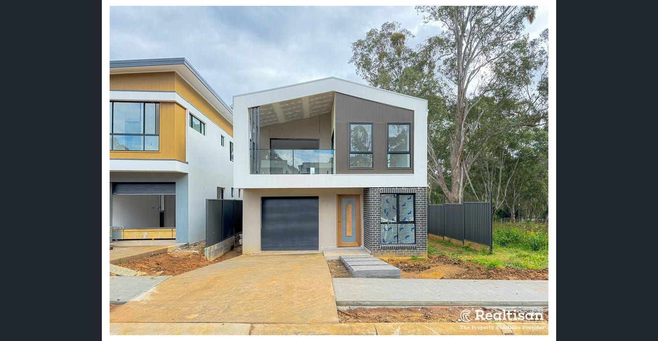 5 bedrooms House in 12 Pomfret Avenue ROUSE HILL NSW, 2155