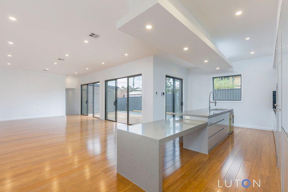 2/358 Southern Cross Drive, Macgregor ACT 2615, Image 2