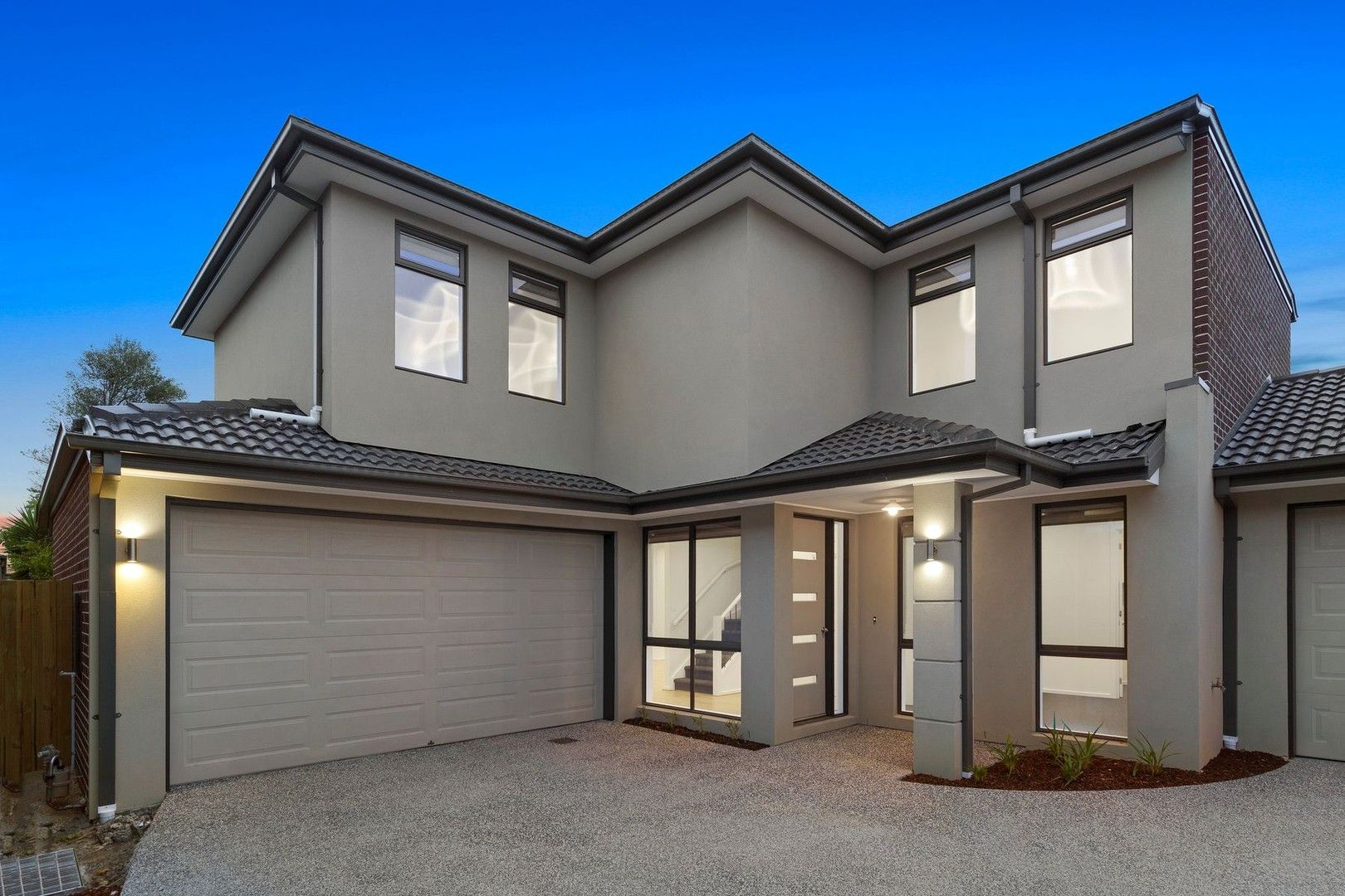 4 bedrooms Townhouse in 2/19 Camden Road HUGHESDALE VIC, 3166