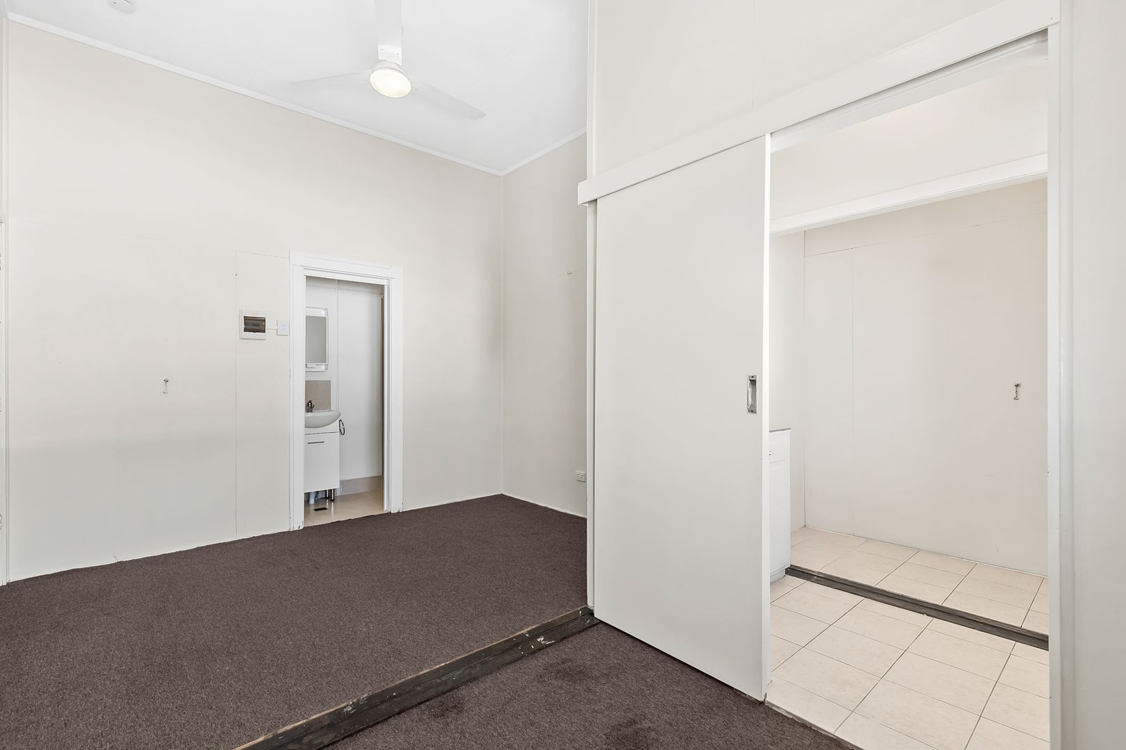 8/2 Hawthorne Street, Woolloongabba QLD 4102, Image 2