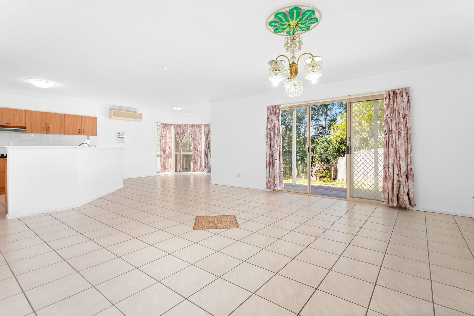 23 Forest Place, Carindale QLD 4152, Image 2