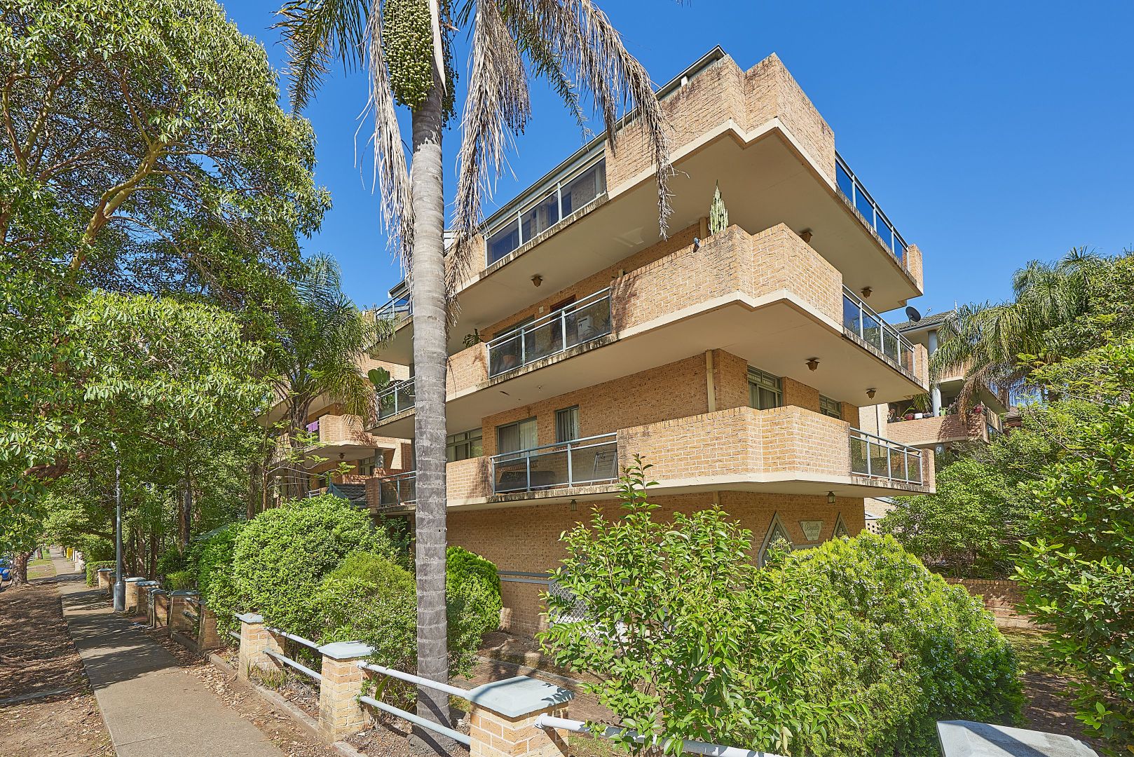 2/22-26 Queens Road, Westmead NSW 2145
