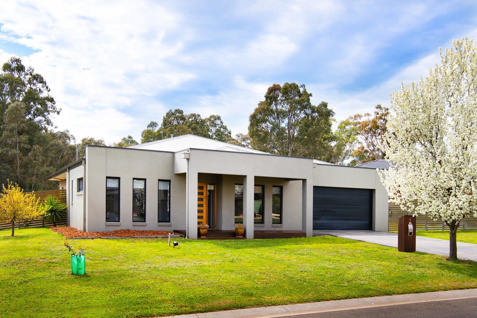4 bedrooms House in 1 Newell Court CAMPBELLS CREEK VIC, 3451