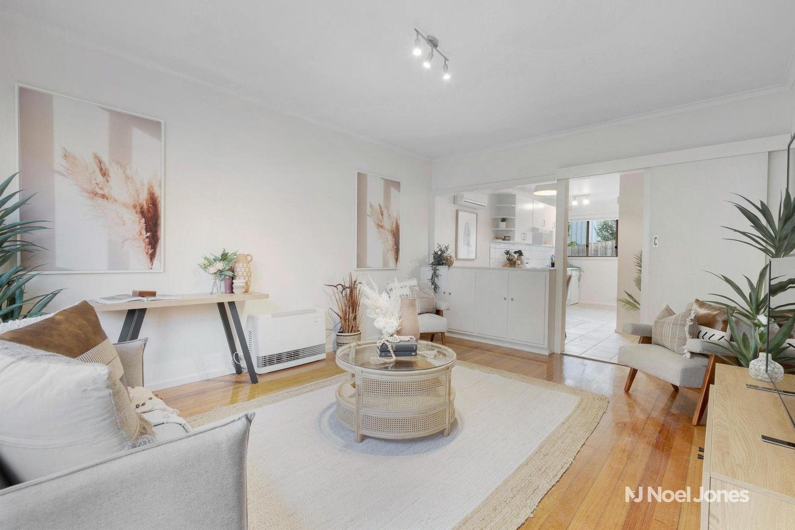 2 bedrooms Apartment / Unit / Flat in 4/17 Woodside Avenue RINGWOOD VIC, 3134