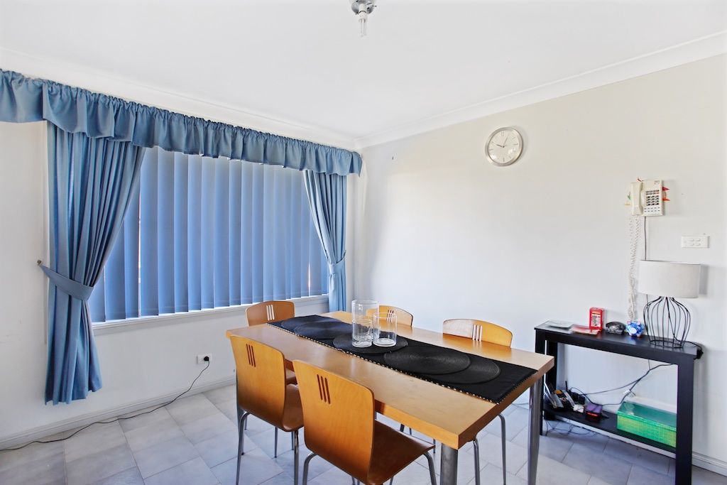 1/35 Frontignan Street, Eschol Park NSW 2558, Image 2