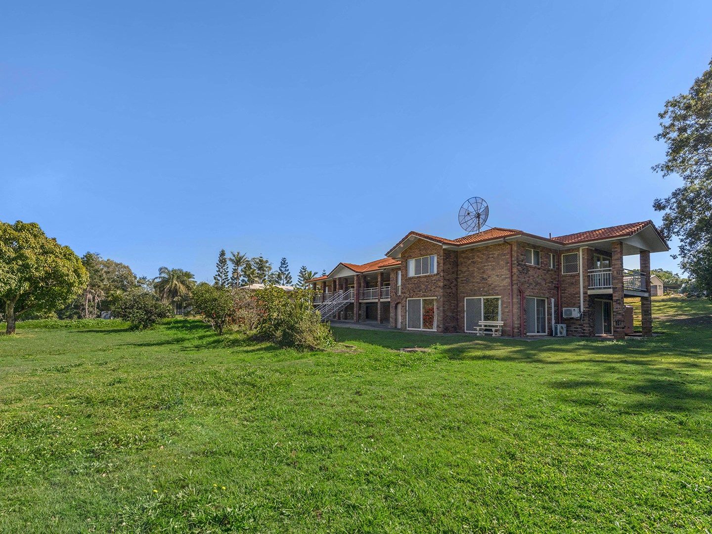 5 bedrooms House in 93 Bridgeman Road BRIDGEMAN DOWNS QLD, 4035