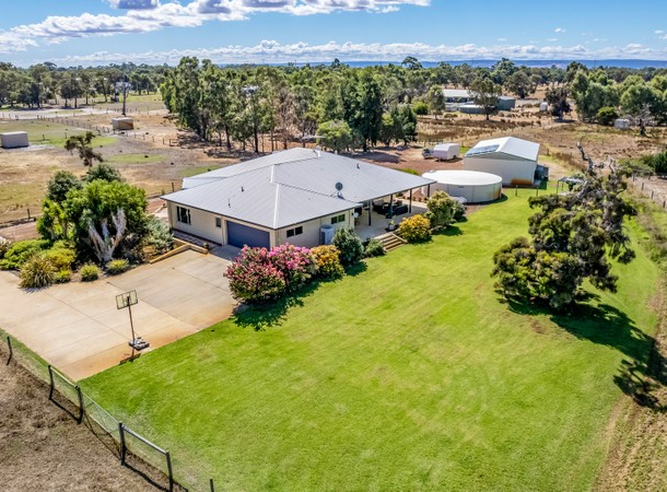 55 Holmes Parade, West Pinjarra WA 6208