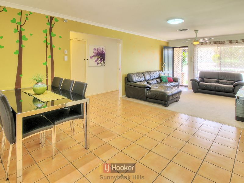 2/8 Honeysuckle Way, CALAMVALE QLD 4116, Image 1