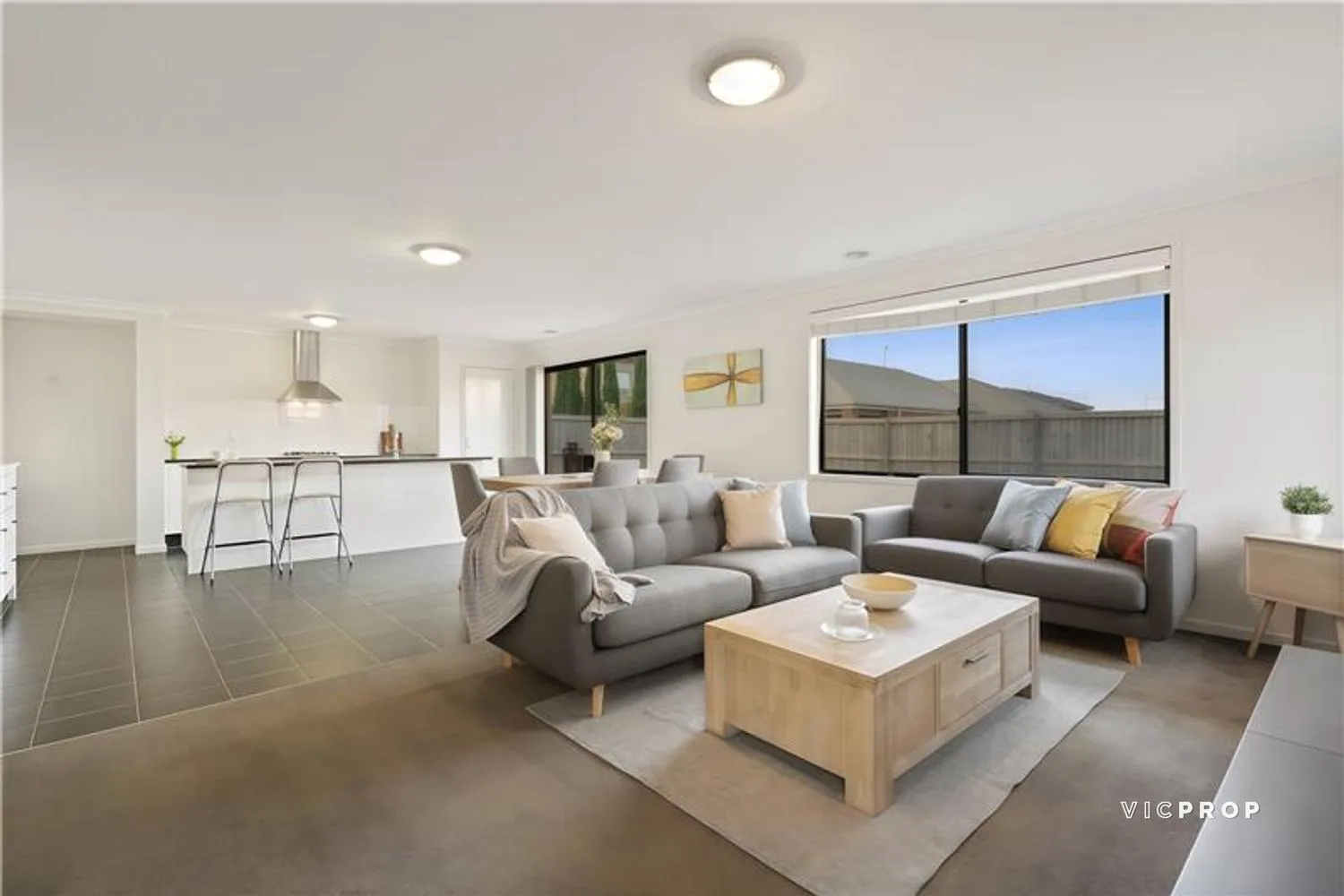 Spacious & Light-Filled Family Home in Prime Point Cook Location - Widok 6