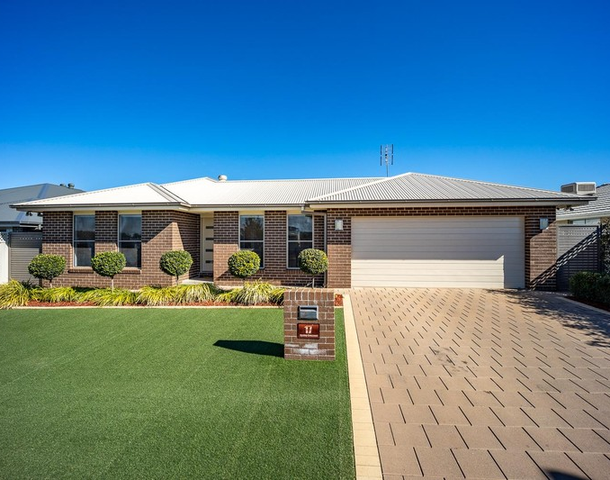 17 Apsley Crescent, Dubbo NSW 2830