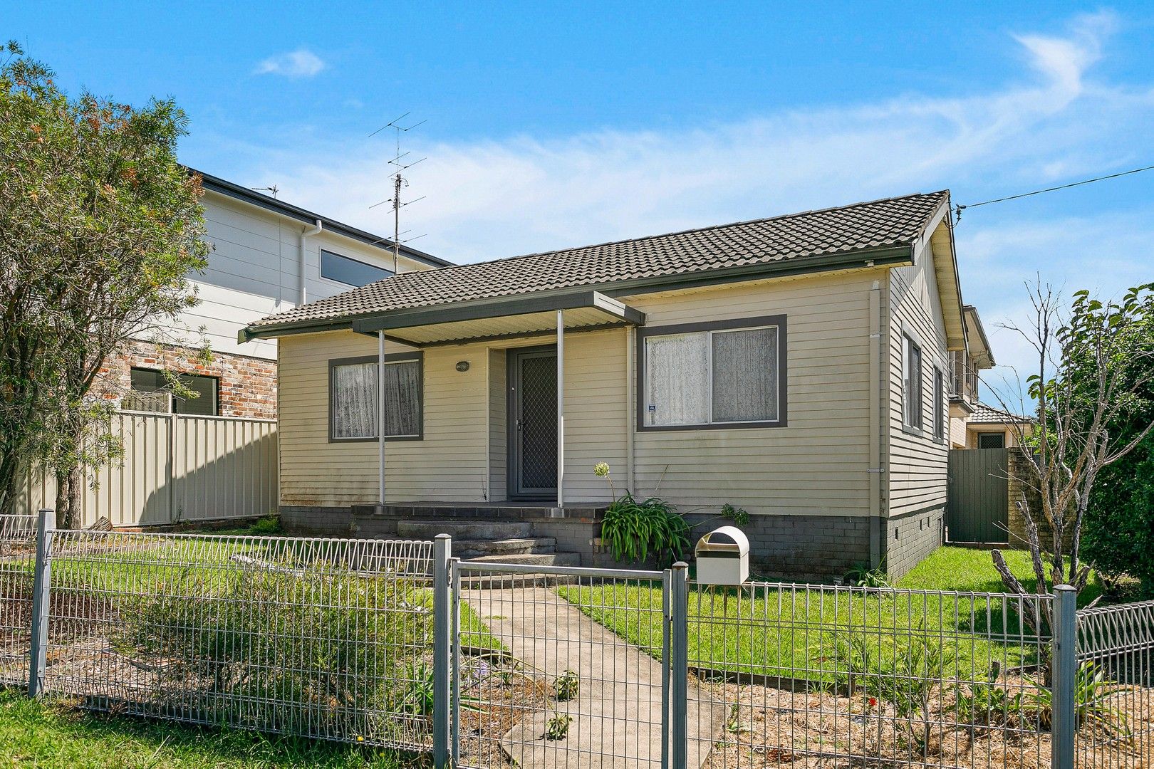 2 bedrooms House in 9 Barrack Avenue BARRACK HEIGHTS NSW, 2528