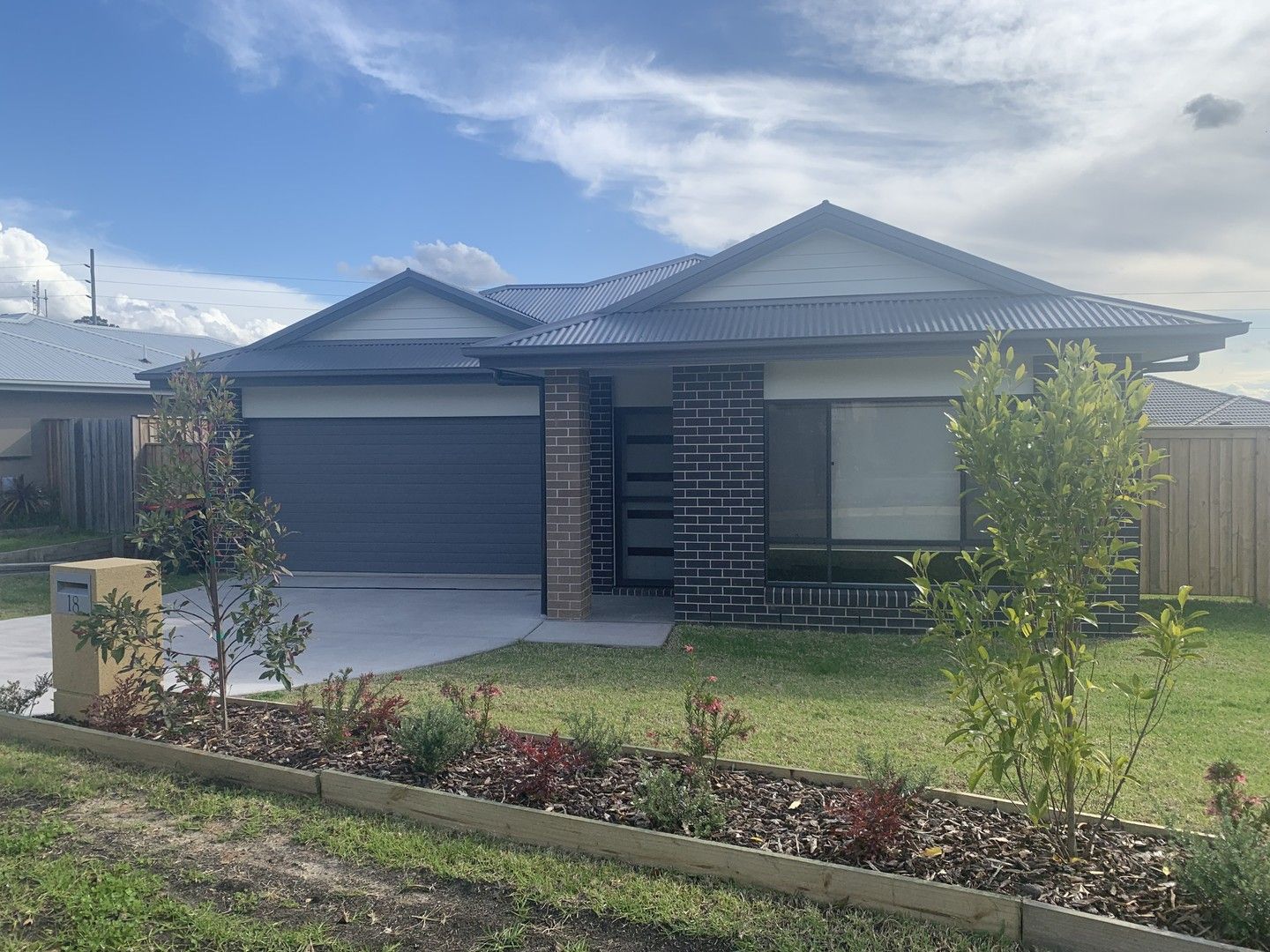 4 bedrooms House in 18 Holland Circuit GILLIESTON HEIGHTS NSW, 2321