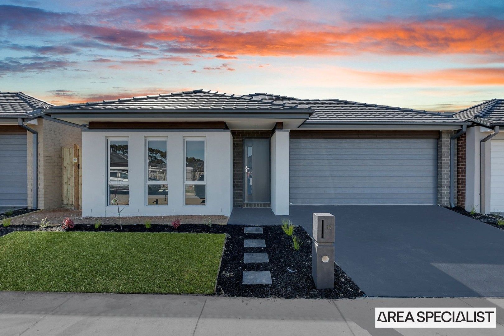 4 bedrooms House in 17 Palladian Drive CHARLEMONT VIC, 3217
