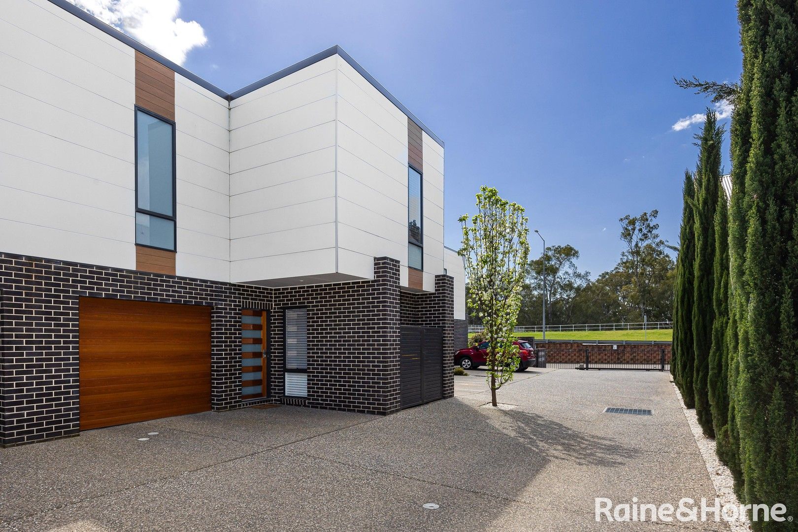 3 bedrooms Townhouse in 1/210 Fitzmaurice Street WAGGA WAGGA NSW, 2650