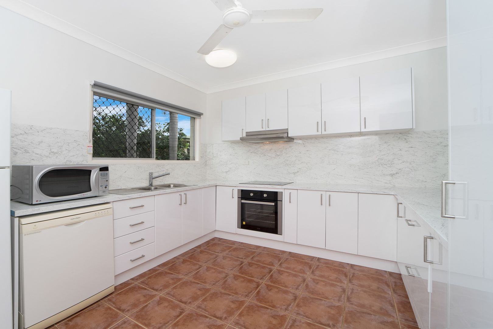 12 Atoll Street, Saunders Beach QLD 4818, Image 1