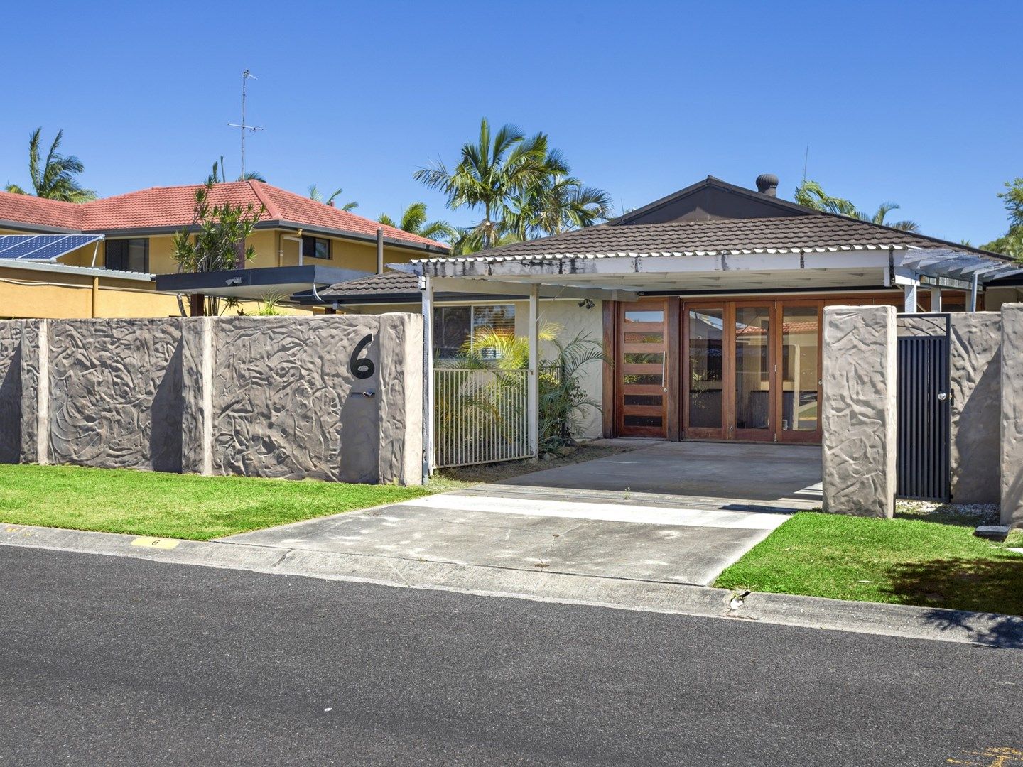 6 Dotterel Drive, Burleigh Waters QLD 4220, Image 0