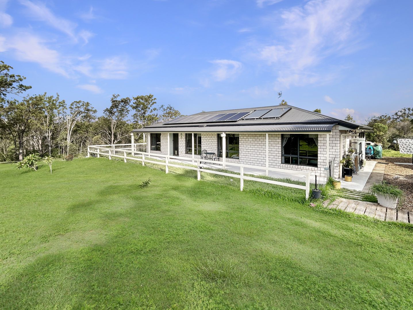 323 Windsor Drive, Mount Hallen QLD 4312, Image 2