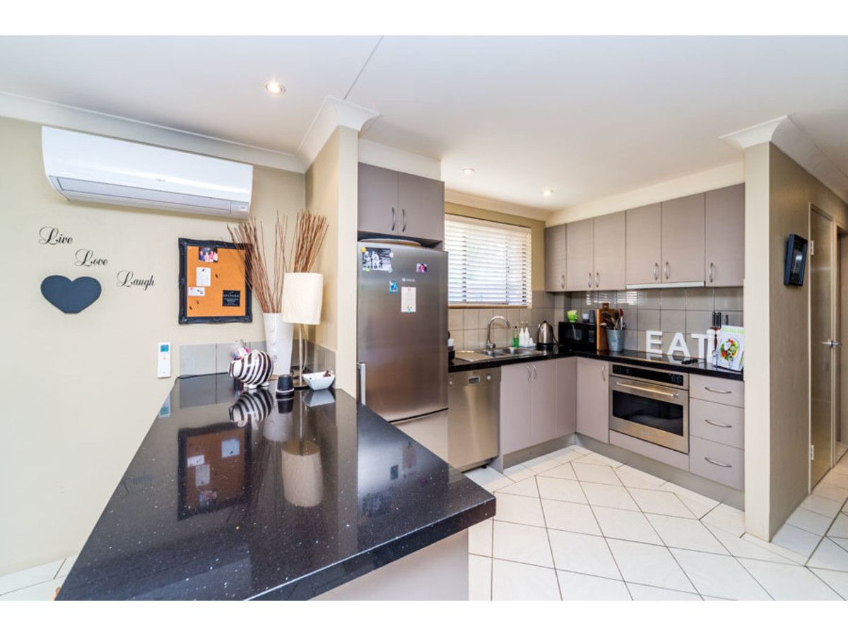 5/4 Milton Avenue, Paradise Point QLD 4216, Image 0