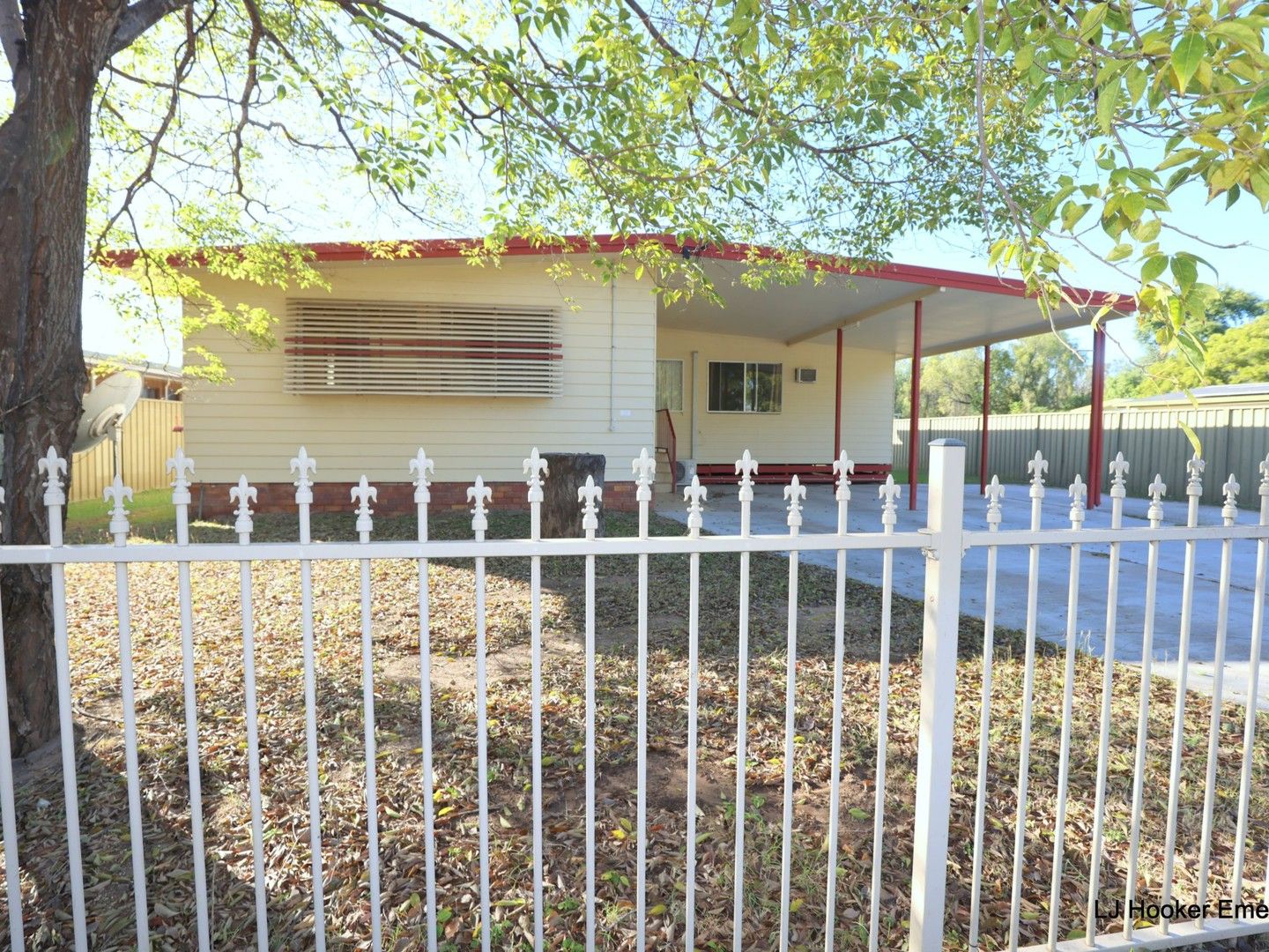 4 bedrooms House in 116 Opal Street EMERALD QLD, 4720