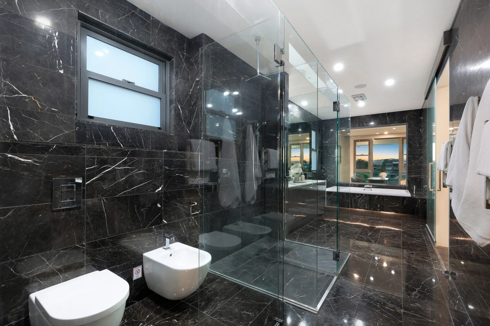 Additional image 21 of 57 Sir Bruce Small Boulevard, Benowa Waters QLD 4217