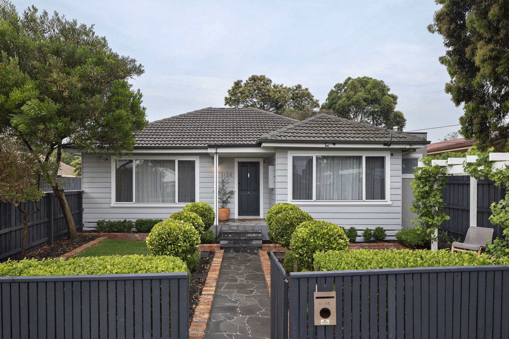 3 bedrooms Apartment / Unit / Flat in 1/24 Lardner Road FRANKSTON VIC, 3199