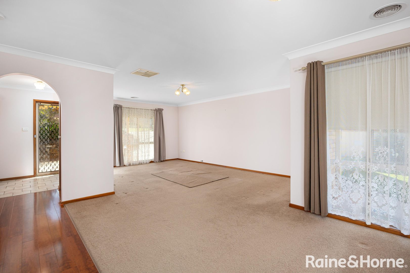 11 Roberts Way, Kooringal NSW 2650, Image 2