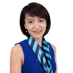 Angela Zhu, Sales representative