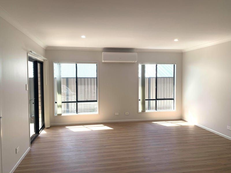 3 bedrooms Semi-Detached in 11 Mounthill Street HILLCREST QLD, 4118