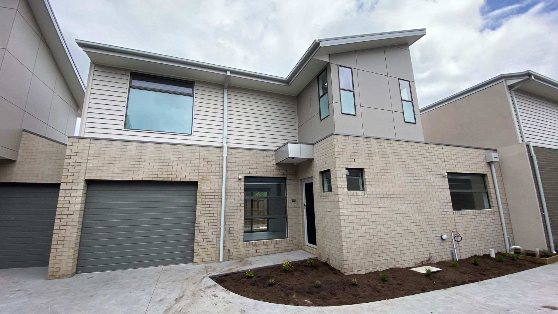 2 bedrooms Townhouse in 2 & 5/1-3 Colthur Street RESERVOIR VIC, 3073