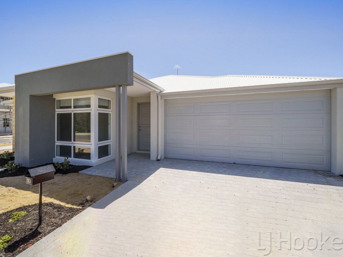 4 bedrooms House in 13 Parkside Street YANCHEP WA, 6035