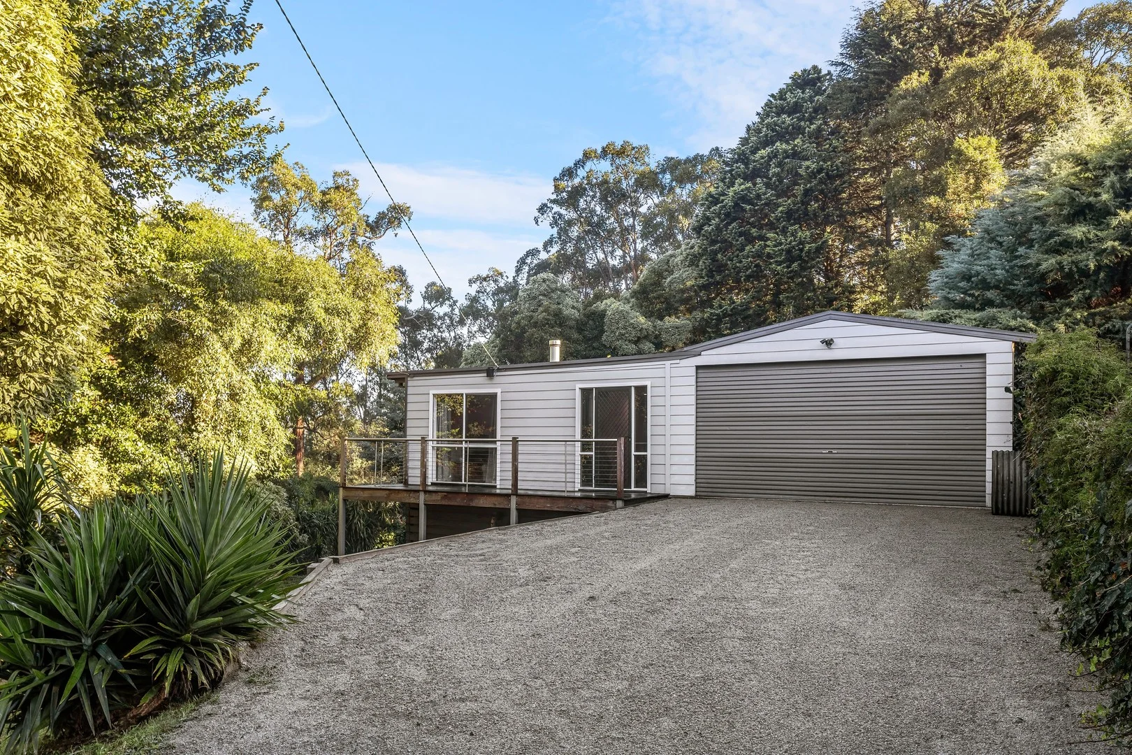 Primary image of 6 Cockatoo Avenue, Cockatoo VIC 3781