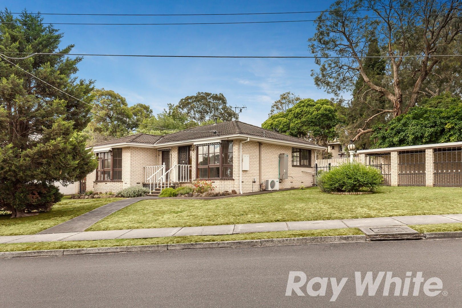 3 bedrooms House in 35 Mayona Road MONTMORENCY VIC, 3094